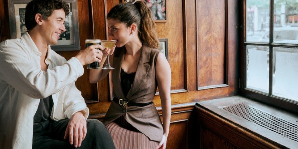 People We Meet on Vacation: Subtle Character Reactions